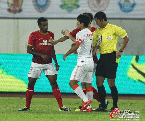 包含沈阳东进主场逆转湖南湘涛，击败对手的词条